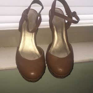 Chunky wooden sandals. Clog style